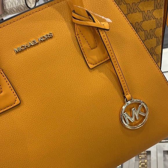 Michael Kors Avril Large Top Zip Satchel Shoulder Bag
Honeycomb - Picture 10 of 16